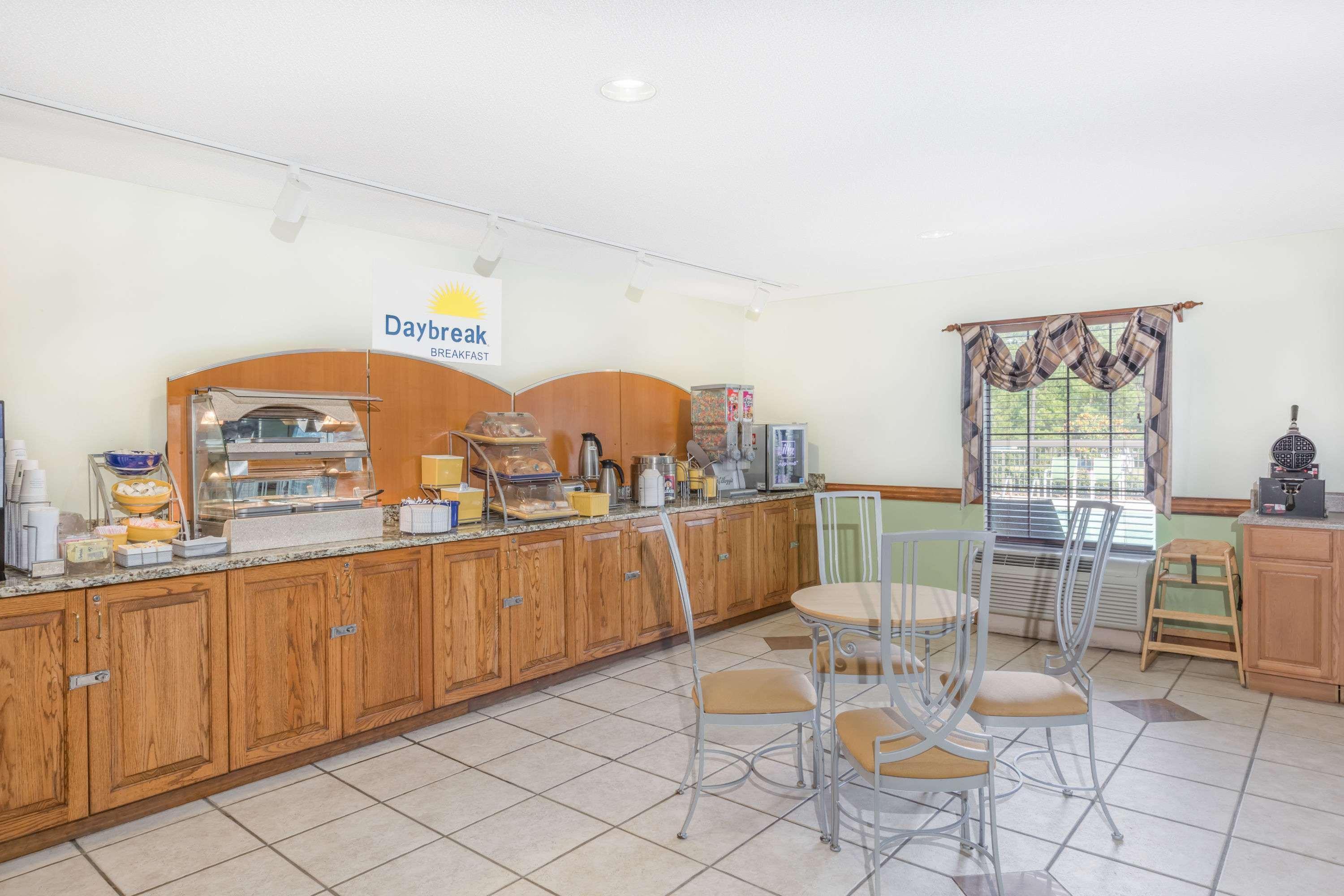 Days Inn By Wyndham Шелоут Екстер'єр фото